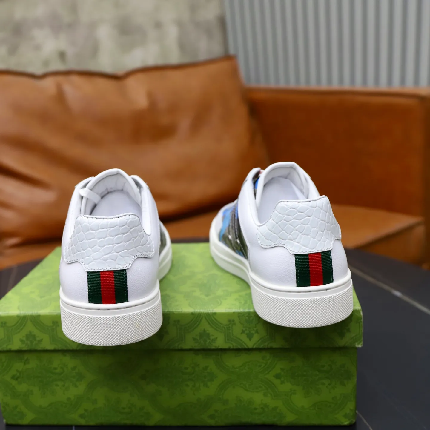 Ex-factory price: 400💰🙅‍♂️🙅‍♂️🙅‍♂️ Brand: Gucci GUCCi Standard code: 38-44 (45 customized) Grade: Same as the official website Material: Original leather splicing Comfortable and breathable sheepskin lining Original wear-resistant outsole Style category: Men's fashionable casual shoes Running sneakers Distinguished luxury brand elements Top luxury Color: actual picture color